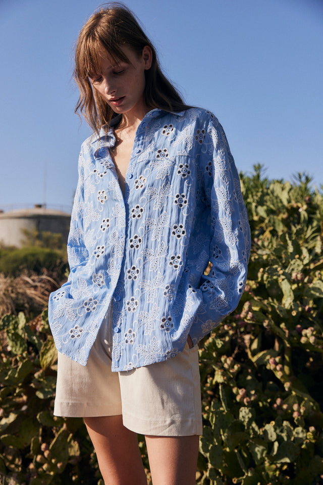 Capri embroidery blouse